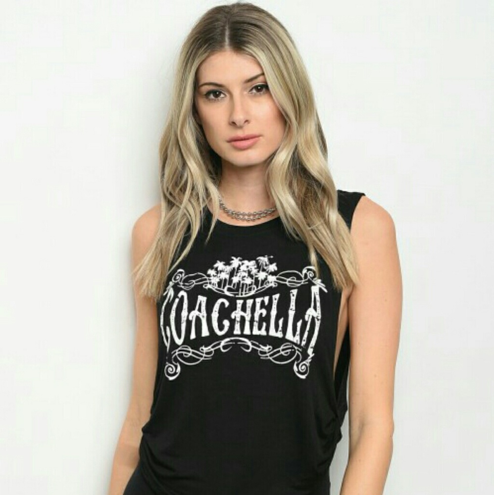New Junior's Cute Black/white Coachella graphic Last One!